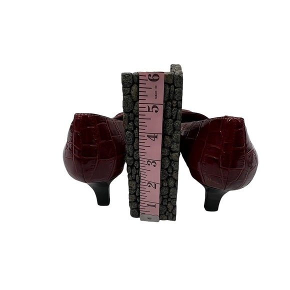 Bandolino Red Patent Square Toe Kitten Heels Size 9 1/2 Women’s - Picture 8 of 10